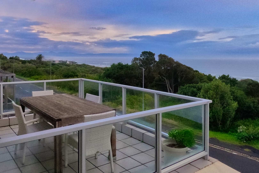 4 Bedroom Property for Sale in Voelklip Western Cape